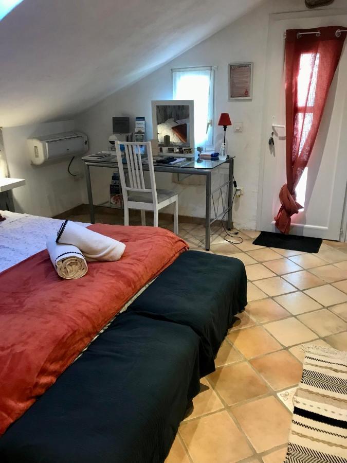Bed and Breakfast La Vignarelle Callas Екстер'єр фото
