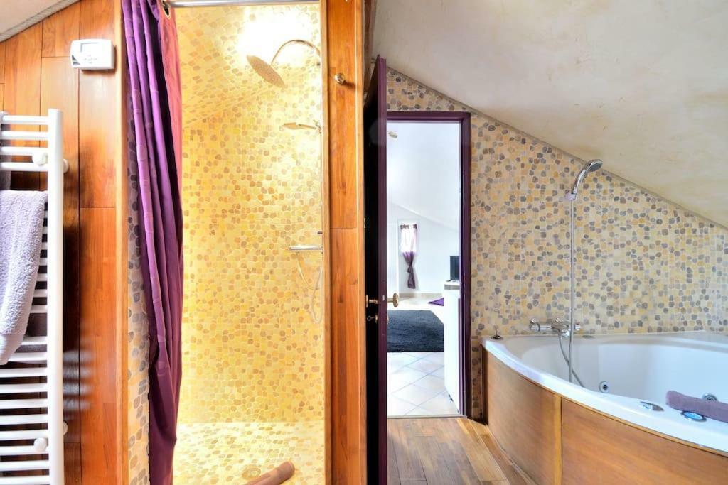 Bed and Breakfast La Vignarelle Callas Екстер'єр фото